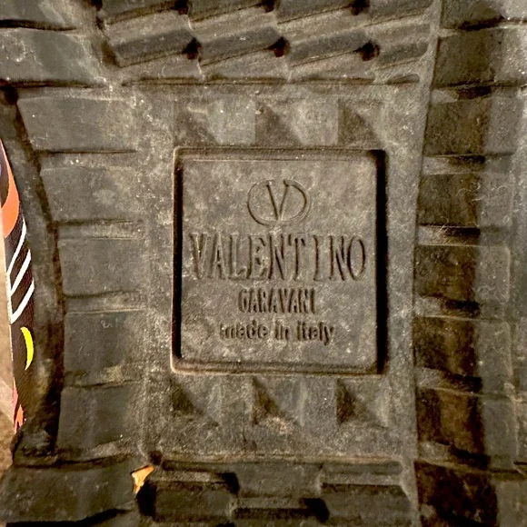 Shoes - Picture 4 of 4